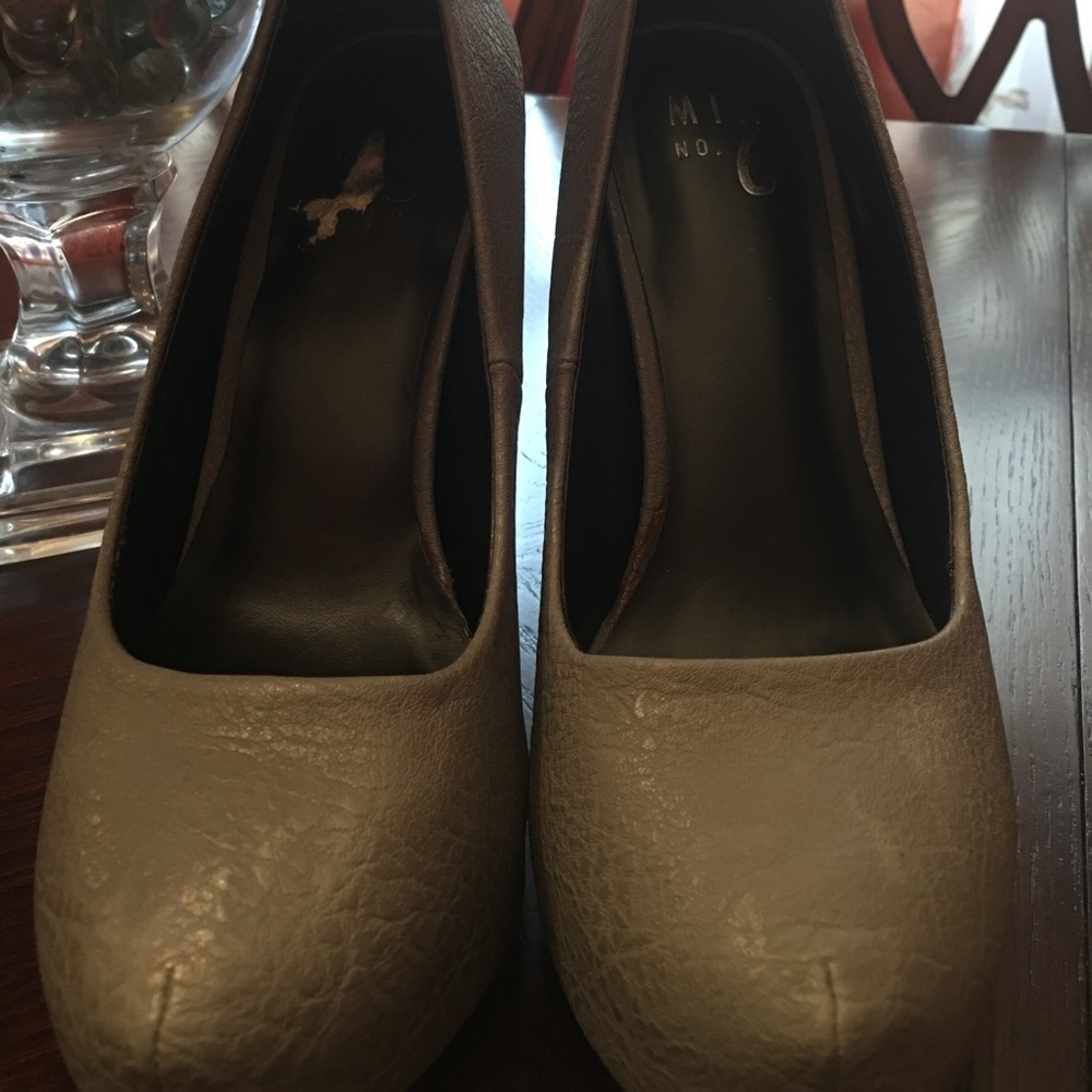 Heels - Picture 2 of 3